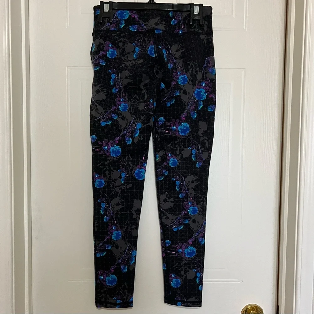 Aritzia Black and Blue Floral Leggings - Picture 4 of 7